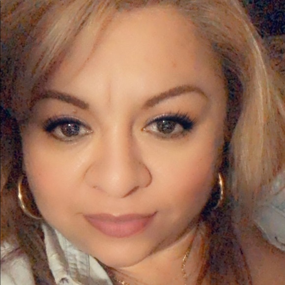 Meet your Posher, Lorena - Picture 1 of 1